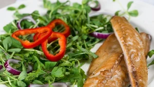 Makrela wędzona jest dobrym źródłem białka i kwasów tłuszczowych omega-3.