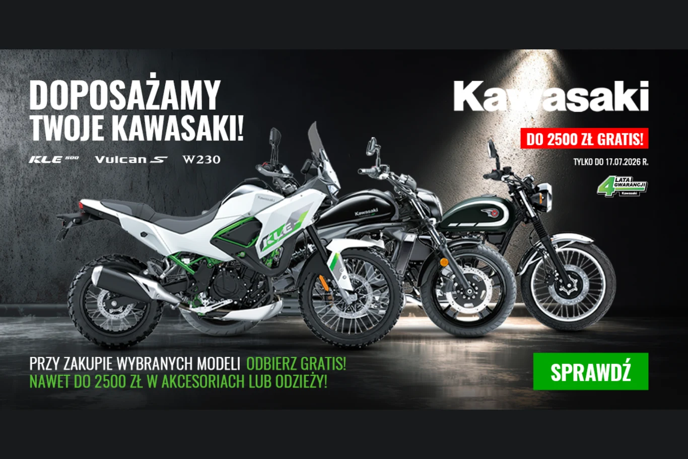 Trzy motocykle marki Kawasaki ustawione obok siebie, każdy w innym stylu wizualnym, na ciemnym tle z wyróżnionymi logo, hasłami promocyjnymi i informacją o możliwości otrzymania dodatków o wartości do 2500 zł za zakup wybranych modeli.