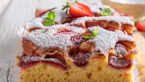 Ciasto drożdżowe bez wyrabiania. Idealne do truskawek