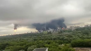 Cios za cios. Niespokojna noc na froncie, w Rosji płonie rafineria ropy