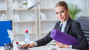 Idziesz na trening po pracy? Uważaj na "syndrom aktywnego kanapowca"
