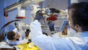 Sample Transfer Arm, czyli robotyczne ramię opracowywane przez ESA