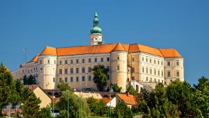 Miasteczko wina, zabytków i historii. Co zobaczyć w "czeskiej Toskanii"? 