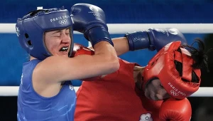 Julia Szeremeta (z lewej) i Lin Yu-ting w finale IO w Paryżu. W tym tygodniu Tajwanka walczy w pierwszej globalnej imprezie od tamtego finału