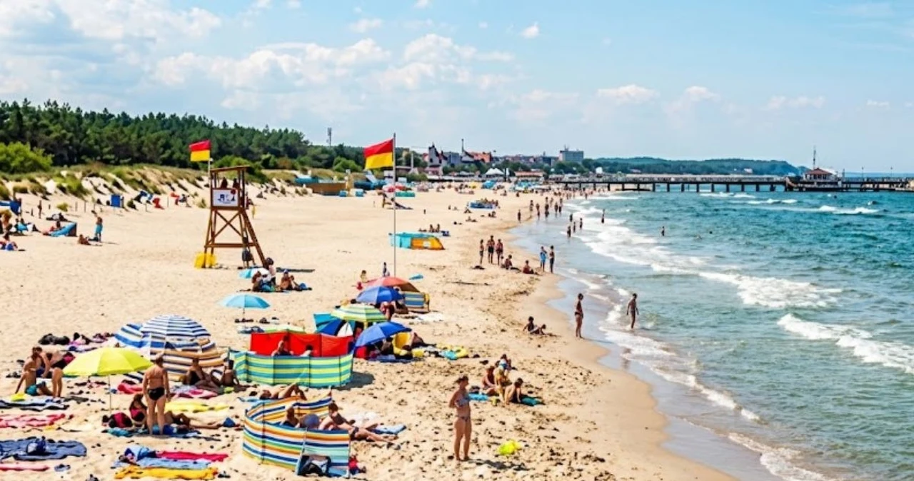 Plażowe hity z gazetki Biedronki — co kupić na lato 2026?