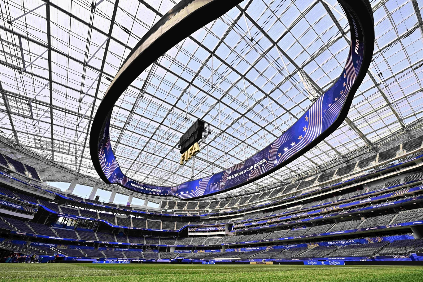 SoFi Stadium w Los Angeles. Zobaczę go niedługo, a mogłem nie zobaczyć article cover