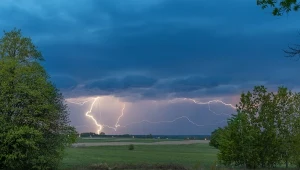 Burzowy walec sunie przez Polskę. Pogoda da do wiwatu, liczne alerty IMGW