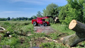 900 zgłoszeń w sobotę, kolejne setki w niedzielę. Burze idą przez Polskę