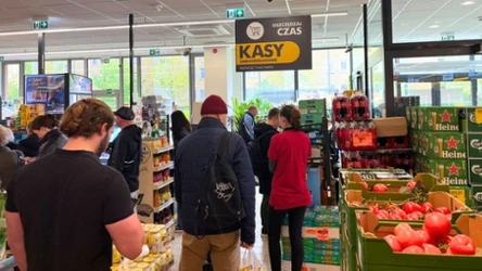 Biedronka zaczyna tydzień od dużych obniżek. Masło od 1,79 zł, cukier za 1,35 zł i promocje 2+1 gratis