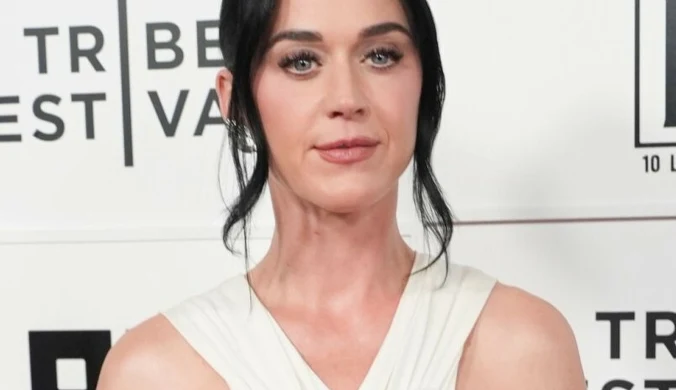 Katy Perry zakpiła z byłych partnerów podczas koncertu. Wymowny gest rozbawił fanów