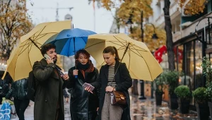 Czy piorun może uderzyć w smartfona podczas burzy? Decyduje o tym jeden szczegół.