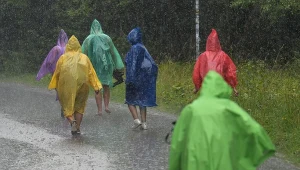 RCB apeluje: Usiądź na plecaku, zwiń się w kłębek. To może uratować życie