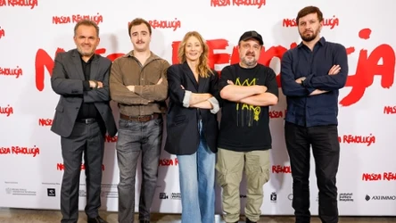 Robert Kijak, Jakub Jakubik, Magdalena Popławska, Arkadiusz Jakubik i Piotr Domalewski na konferencji prasowej filmu "Nasza rewolucja"