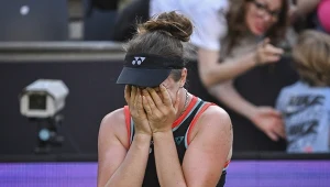 Linda Noskova celebrująca zdobycie singlowego tytułu podczas WTA 500 w Berlinie