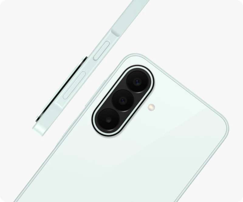 Potrójny aparat fotograficzny z lampą LED na białym, minimalistycznym smartfonie o płaskich, zaokrąglonych krawędziach.
