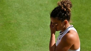 Kolejny koszmar finalistki Wimbledonu. Numer "1" ostatecznie wypada z gry