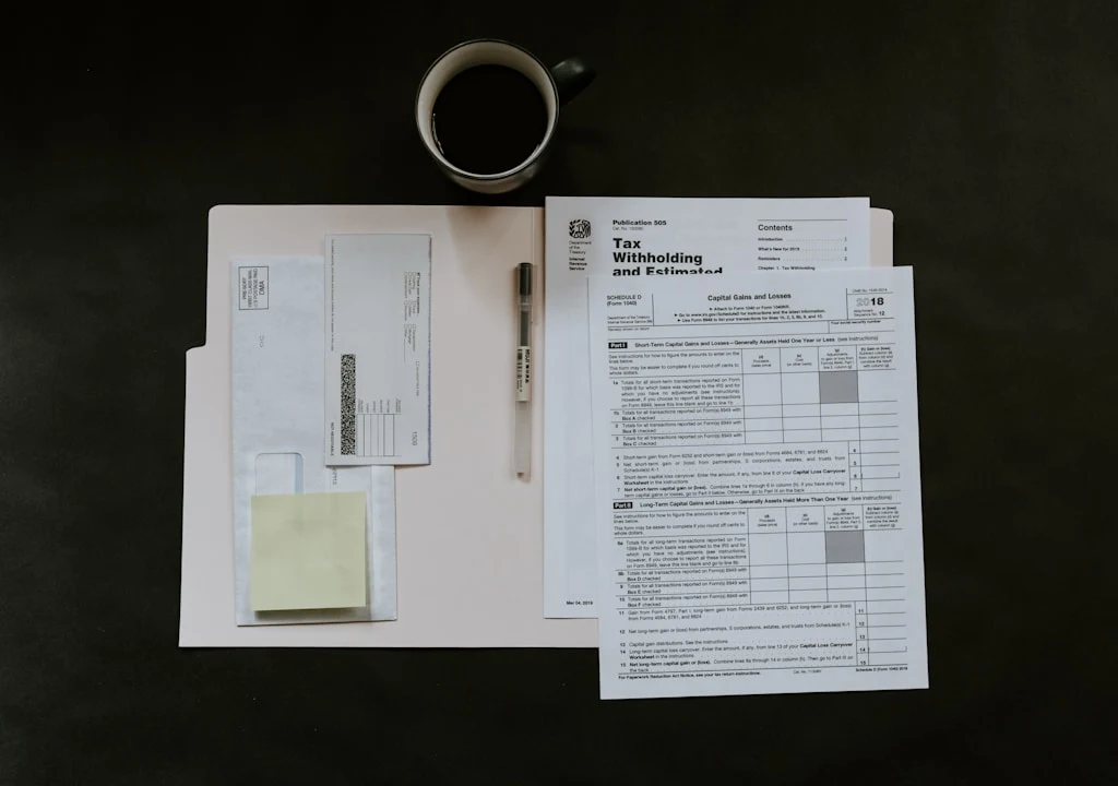 KSeF wprowadza ustandaryzowany, elektroniczny obieg dokumentów, który obejmuje już praktycznie wszystkich przedsiębiorców zobowiązanych do wystawiania faktur