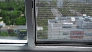 Kup w aptece i przyklej na okna. W mieszkaniu od razu zrobi się chłodniej