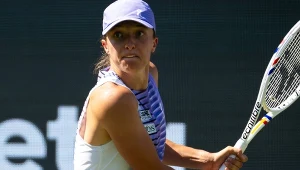 Iga Świątek w trakcie meczu z Emmą Navarro w turnieju WTA Bad Homburg
