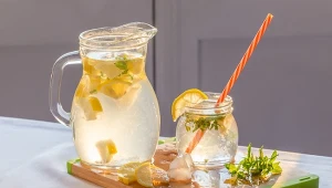 Orzeźwiająca lemoniada jest doskonała na upały