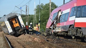 Trwa udrożnienie torów po zderzeniu pociągów. Trudna operacja w Białośliwiu