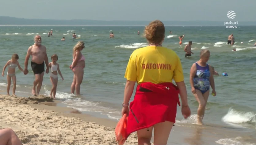 ''Wydarzenia'': Tłumy na plażach, a ratowników brak. Problem z początkiem sezonu 
