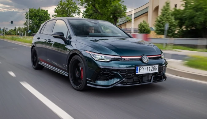 Volkswagen Golf GTI Edition 50 to najmocniejsze seryjne GTI w historii. Dwulitrowy silnik TSI rozwija 325 KM i 420 Nm.