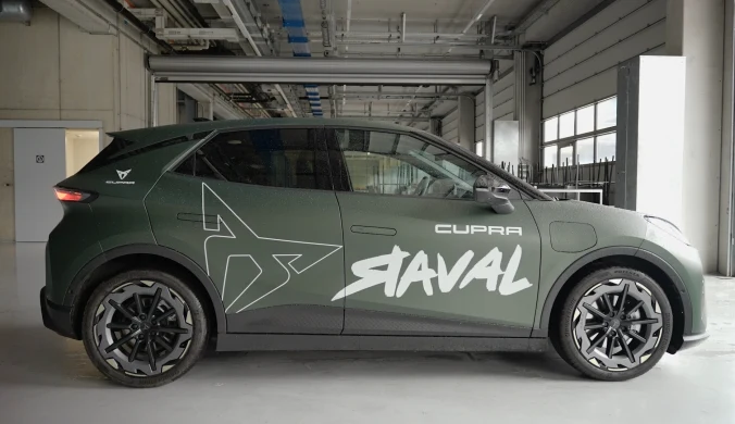 Cupra Raval, czyli miejski elektryk, na torze. Przypomniała mi film Barei