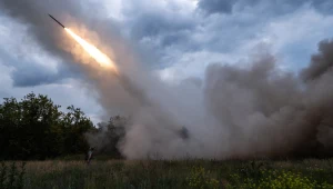 Wojna w Ukrainie. Wystrzał z wyrzutni rakietowej