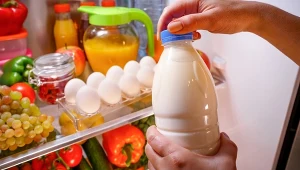 Skóra po opalaniu boli i piecze? Ten produkt z lodówki przyniesie ulgę