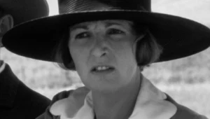 Penelope Keith w filmie "Kapłan miłości" z 1981 roku