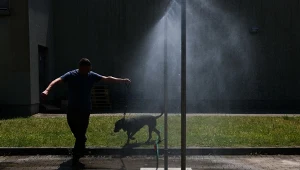 Kurtyna wodna w czasie upałów w Krakowie, zdjęcie ilustracyjne