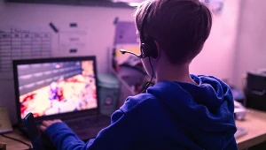 Dwóch influencerów z YouTube'a z zarzutami. Wywierali presję na dzieci