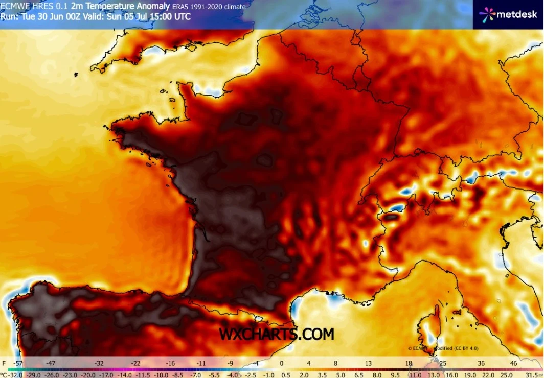 Intensywne anomalie temperatury obejmujące największy obszar Francji oraz części Hiszpanii i Włoch, wskazujące na znacznie wyższe wartości względem normy wieloletniej.