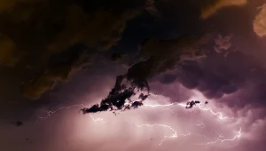 Burzowy kołtun zakryje prawie całą Polskę. Potężne wichury coraz bliżej