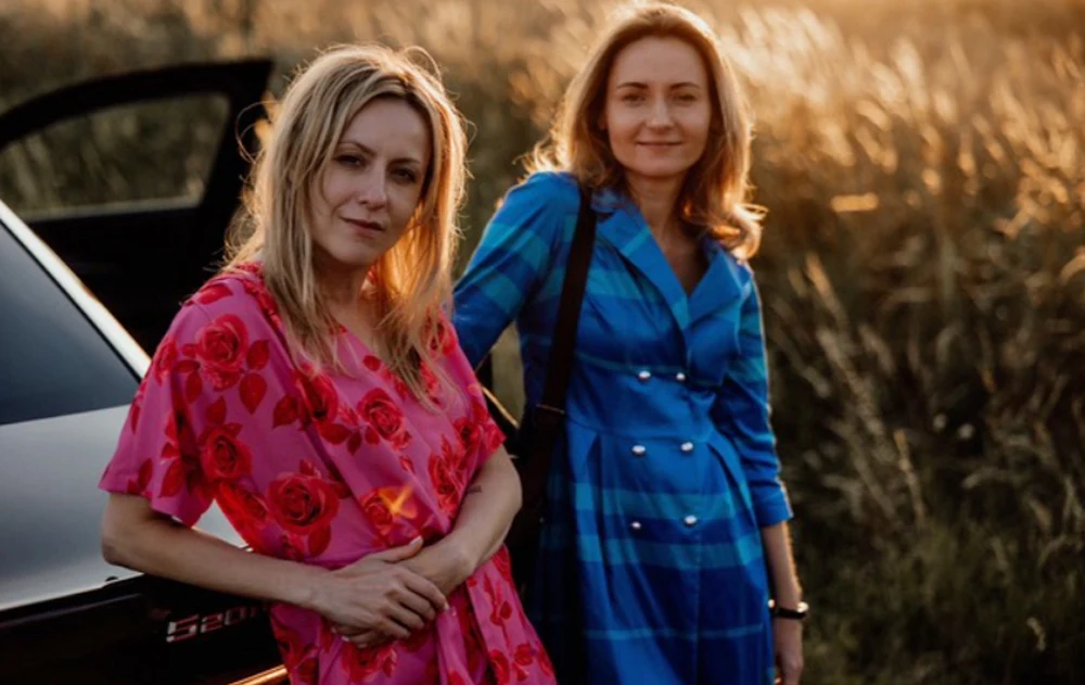 Agata Wątróbska i Zuzanna Grabowska w filmie "Droga bardziej przemierzana"
