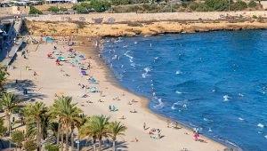 Tragedia na hiszpańskiej plaży. Spał na piasku, kierowca go nie zauważył