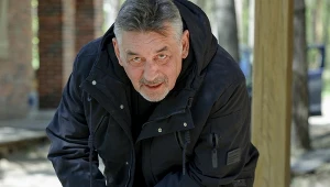 "Podarujcie psiakowi dom" - przekonuje Artur Dziurman