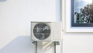 Montaż klimatyzacji na elewacji bloku. Kiedy potrzebna jest zgoda?