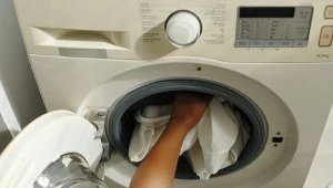 Latem śmierdzi z pralki? Wszystko przez banalny błąd 