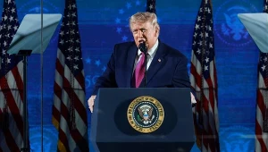 Donald Trump podczas przemówienia pod Górą Rushmore