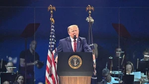 Donald Trump przemawiający podczas obchodów dnia niepodległości