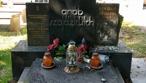 Zniszczony nagrobek Bohdana Łepkiego