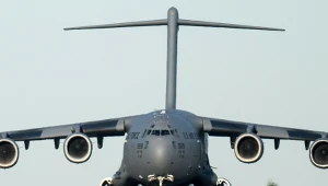"DGP": Decyzja ws. stałej bazy USA w Polsce ma zapaść w ciągu sześciu do 12 miesięcy. Na zdjęciu Amerykański ciężki wojskowy samolot transportowy McDonnell Douglas/Boeing C-17A Globemaster III na lotnisku w Gdańsku