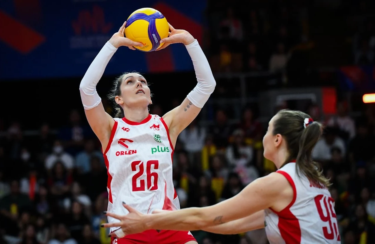 Katarzyna Wenerska i Magdalena Jurczyk w meczu reprezentacji Polski siatkarek w ramach Ligi Narodów Katarzyna Wenerska i Magdalena Jurczyk w biało-czerwonych strojach podczas meczu siatkarek Polski w Lidze Narodów