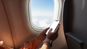 Fakty, mity i ryzyko używania telefonu na pokładzie samolotu