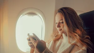Fakty, mity i ryzyko używania telefonu na pokładzie samolotu