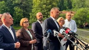 Konferencja prasowa PiS przy zaporze Pilchowice.