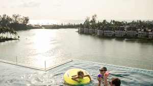 Stworzona z myślą o różnych stylach życia, Laguna Phuket oferuje warunki do pracy, wypoczynku i wychowywania dzieci w otoczeniu natury oraz nowoczesnych udogodnień