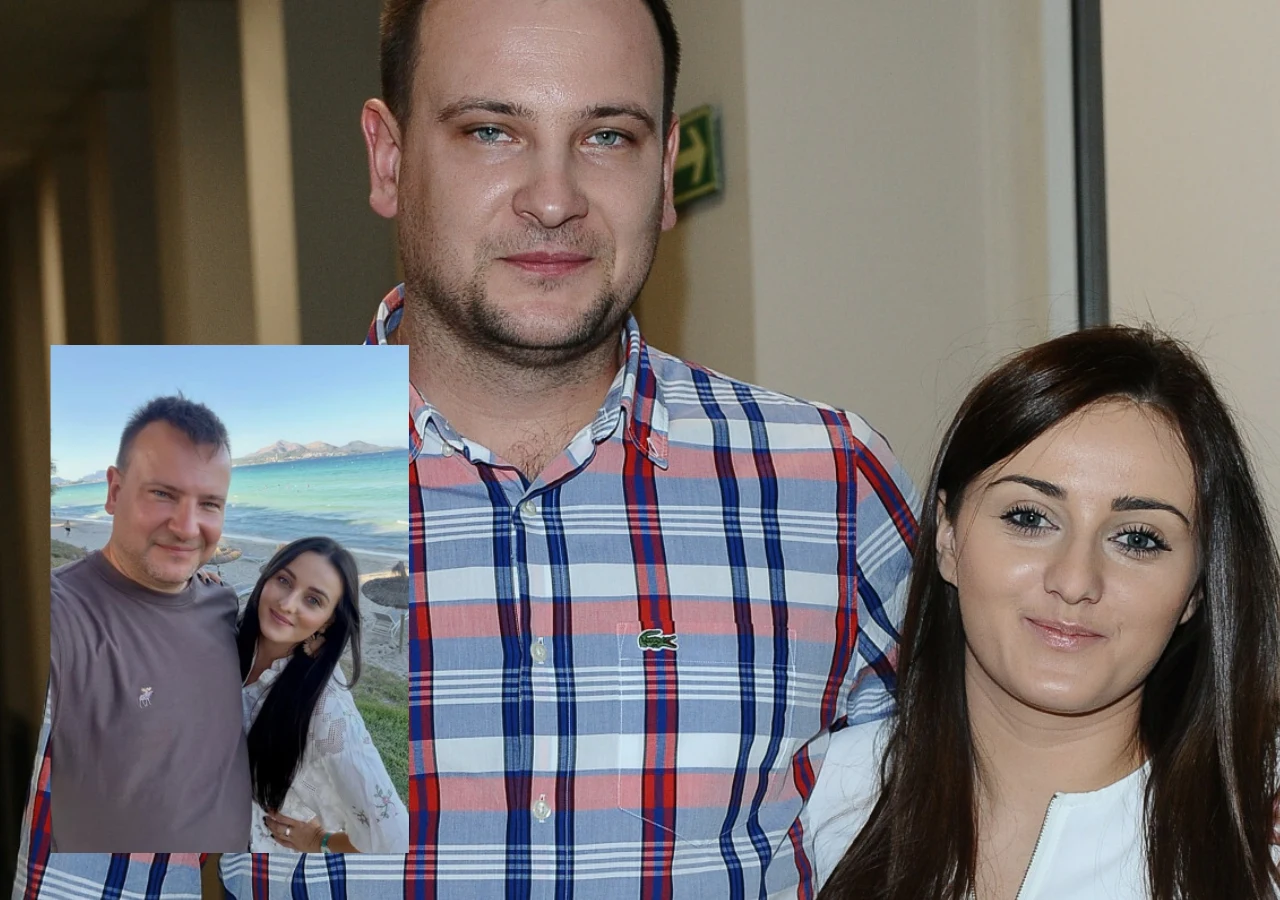 Anna i Grzegorz Bardowscy na wakacjach. Tak wypoczywają na Majorce Dwie pary, pierwsza sfotografowana we wnętrzu budynku w bezpośrednim kadrze, druga uchwycona na tle morza i gór, trzymająca się razem podczas selfie.